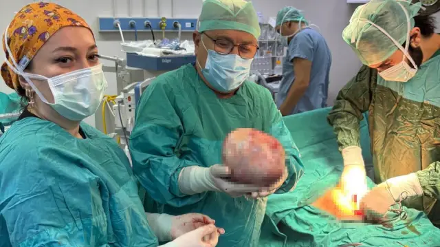 Takip randevusunda doktor ve hasta