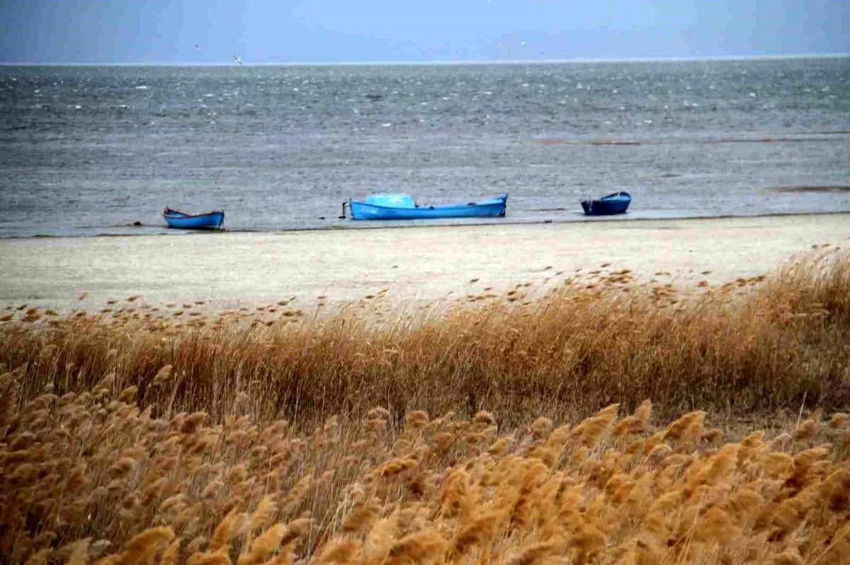 Beyşehir’de Şiddetli Fırtına Rüzgarları Şehri Sarsıyor