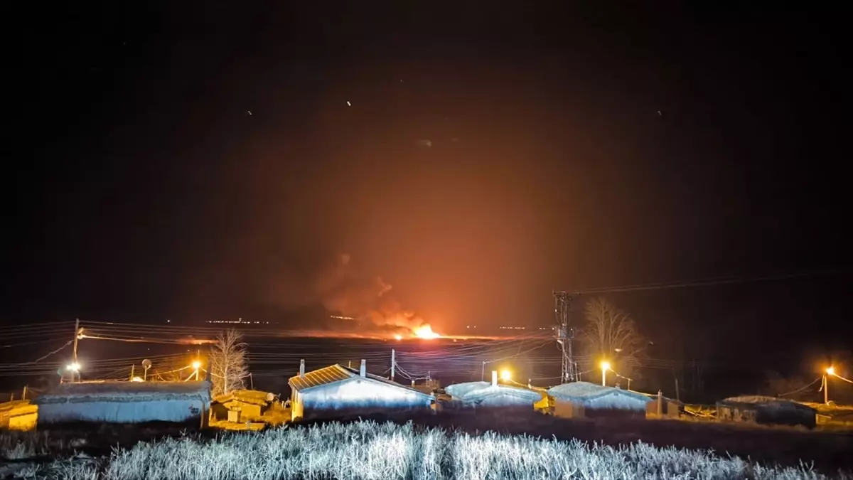 Eber Gölü'nde Çıkan Sazlık Yangını Başarıyla Kontrol Altına Alındı