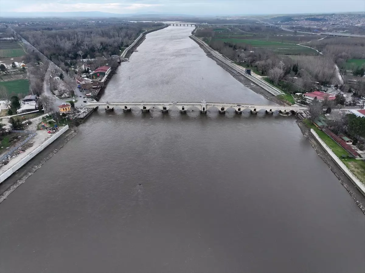 Edirne'de Artan Yağışlar Meriç ve Tunca Nehirlerinin Debilerini Yükseltti