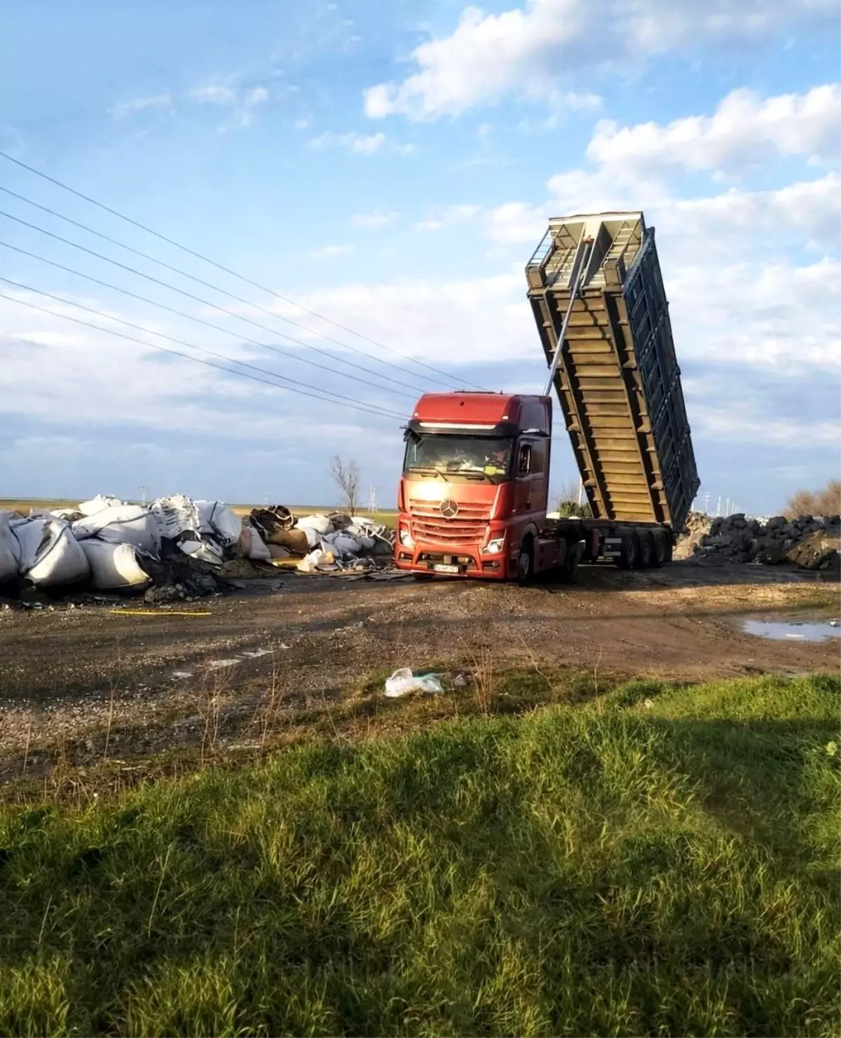 Tekirdağ'ın Muratlı İlçesinde Atık Dökme Olayı: Sürücü Kimliği Belirlendi