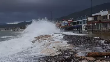 Lodos dalgalarının sahile çarpması ve oluşturduğu yıkım