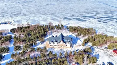 Kütük Ev Yenileniyor: Çıldır Gölü'nde Modern Turizm Tesisi Hızla Tamamlanıyor