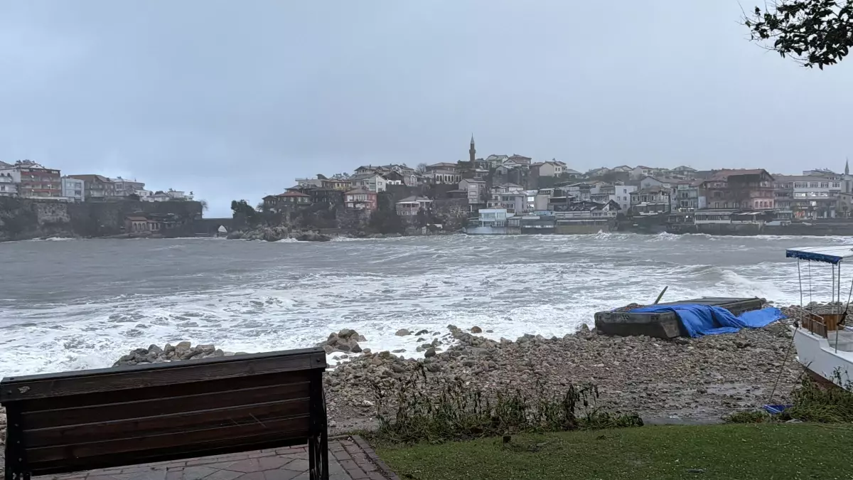 Amasra’da Şiddetli Fırtına Sonrası Liman Güvenliği Artırıldı