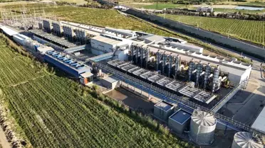 Yenilen spor salonunda öğrencilerin aktivite yapması