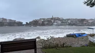 Amasra sahilinde 8 metre dalga yüksekliği