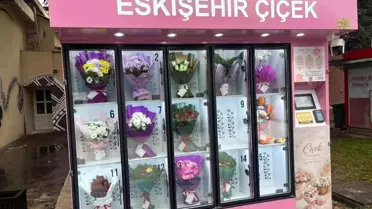 Anadolu Üniversitesi Kampüsünde Çiçek Otomatı Öğrencilerin Gözdesi Oldu