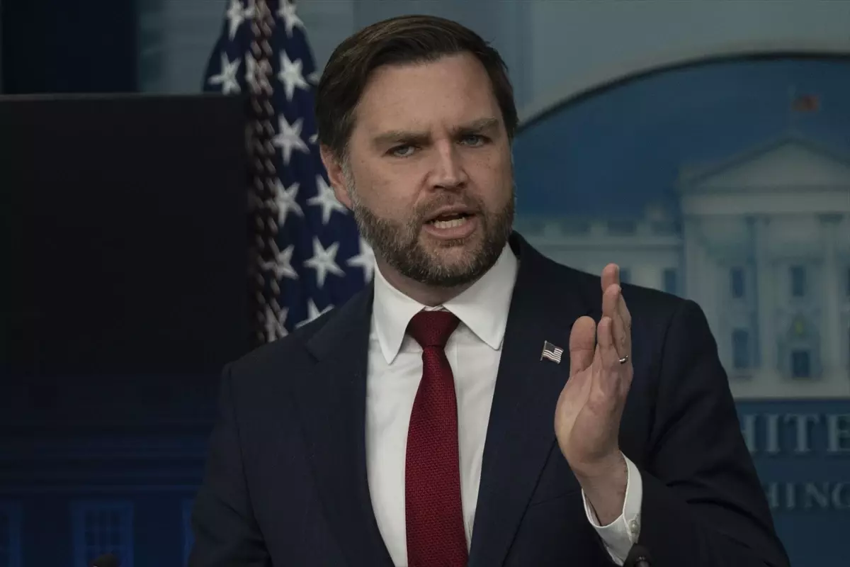 JD Vance, İran'daki Barışçıl Gösterilere ABD Desteğini Açıklıyor