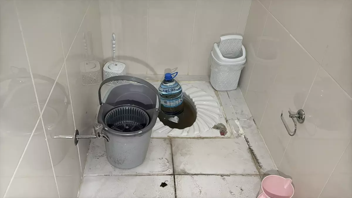 Afyonkarahisar’da Şiddetli Rüzgar ve Sağanak Yağış Şehri Sarsıyor