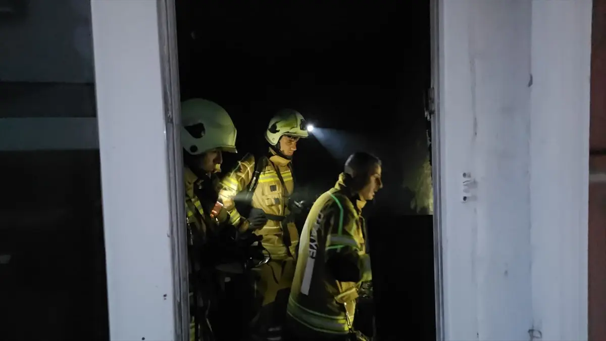 İnegöl’de 3 Katlı Bina Yangını Kontrol Altına Alındı