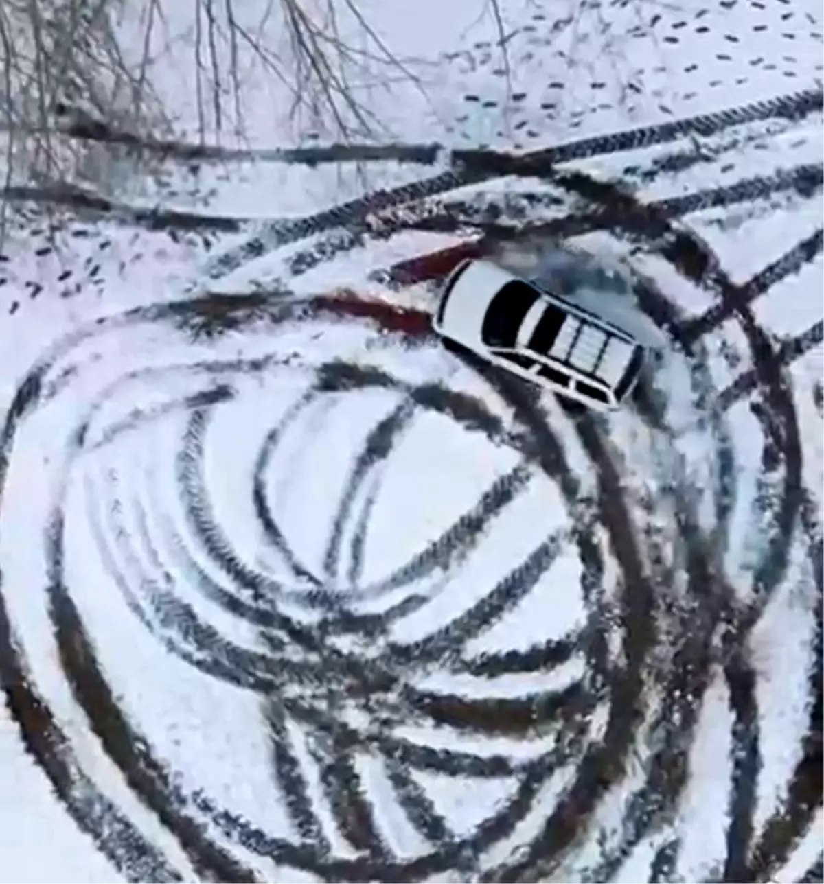 Alanya’da Cami Avlusunda Drift Yapan Sürücüye 58 Bin TL Ceza ve 2 Ay Ehliyet Durduruldu