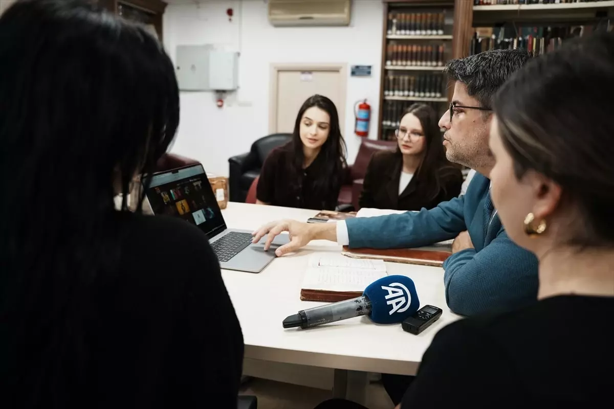 Rektör Erenoğlu, İletişim Fakültesi Öğrencileriyle 2025 Yılın Kareleri Oylamasını Değerlendirdi