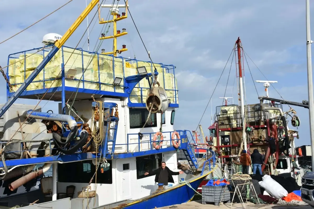 Ege Bölgesi Balıkçıları Fırtına Sonrası Tekne Bakımına Odaklandı