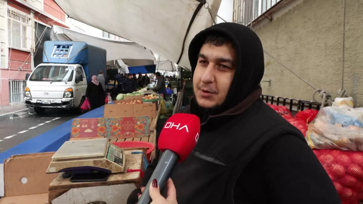 Fatih’te Şiddetli Fırtına Semt Pazarını Sarsıyor