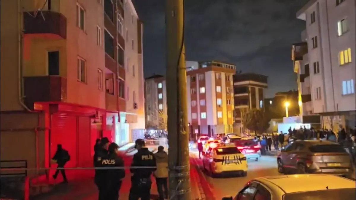 Gebze'de 5 Katlı Bina Girişindeki Çukur Nedeniyle Tedbir Amaçlı Tahliye