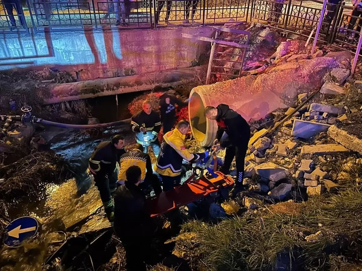 Antakya’da Motosiklet ve Minibüs Çarpıştı: 2 Kişi Hastaneye Kaldırıldı