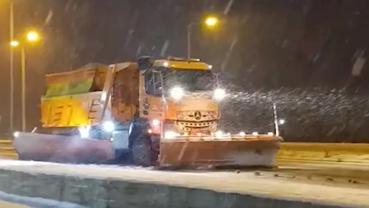 Erzincan’da Şiddetli Kar Yağışı Yol Açıklarını Kapatıyor