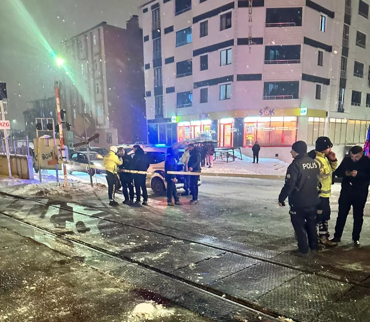 Kars'ta Geri Manevra Yapan Tren 16 Yaşındaki Gençle Çarpıştı