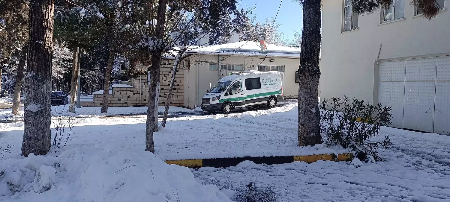 Gaziantep’te 17 Yaşındaki Kuaför, Eski Arkadaşı Tarafından Bıçaklandı ve Hayatını Kaybetti