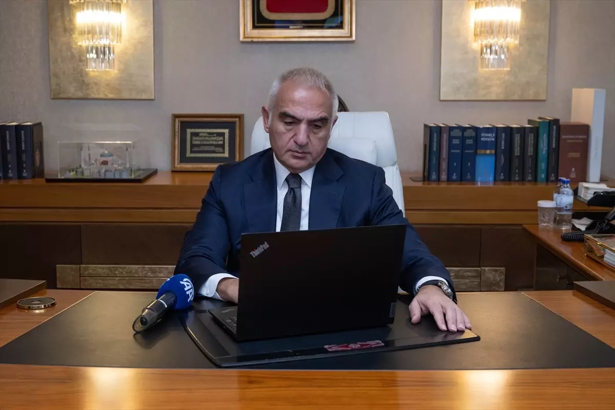 Kültür ve Turizm Bakanı Ersoy, Yılın Kareleri Fotoğraf Yarışmasında Jüriyi Yönetti