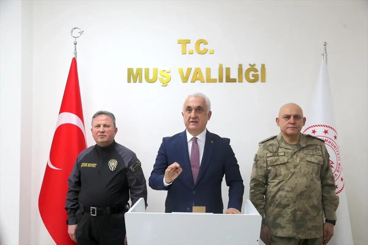 Muş Valisi Avni Çakır'ın Liderliğinde Asayiş ve Güvenlik Toplantısı Gerçekleştirildi