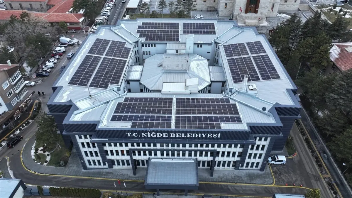 Niğde Belediyesi Çatısına Güneş Enerjisi Santrali Kurarak Enerji Bağımsızlığına Adım Attı