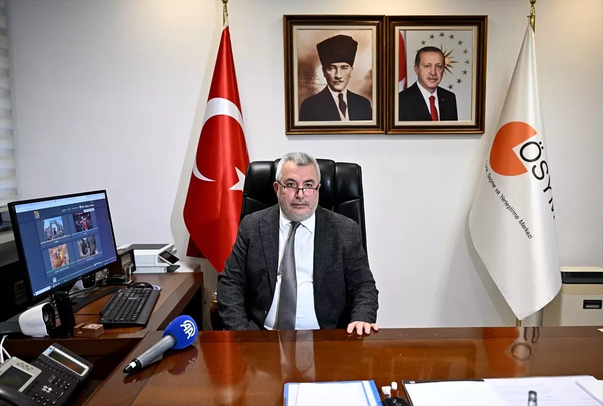 ÖSYM Başkanı Ersoy, AA’nın Yılın Fotoğraf Yarışması Seçimlerini Açıklıyor