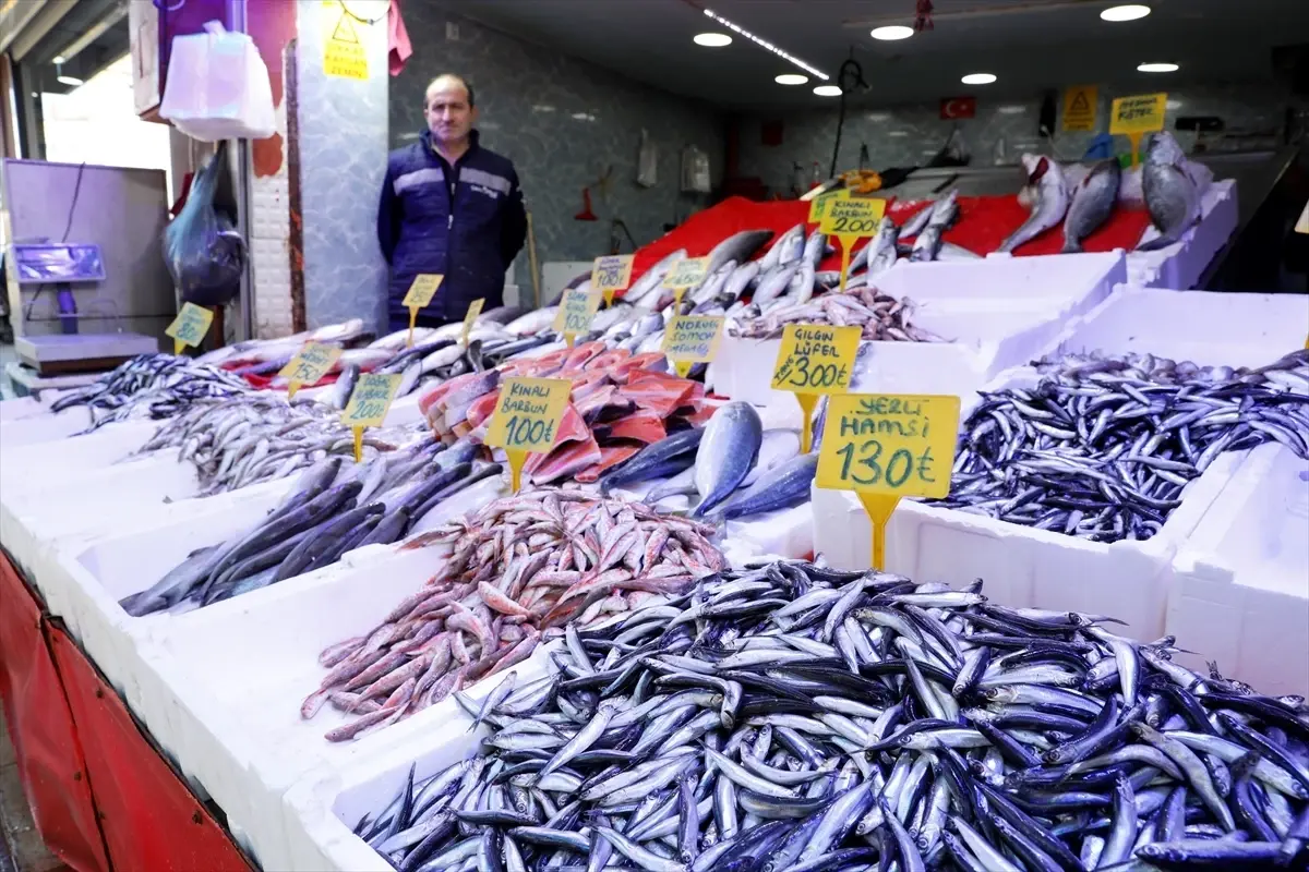 Samsun’da Soğuk Hava Sonrası Balık Tezgahları Yoğun İlgi Görüyor