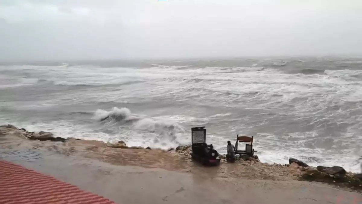 Keşan’da Şiddetli Lodos Sonrası İşletmeler Su Baskınına ve Tekne Hasarına Maruz Kaldı