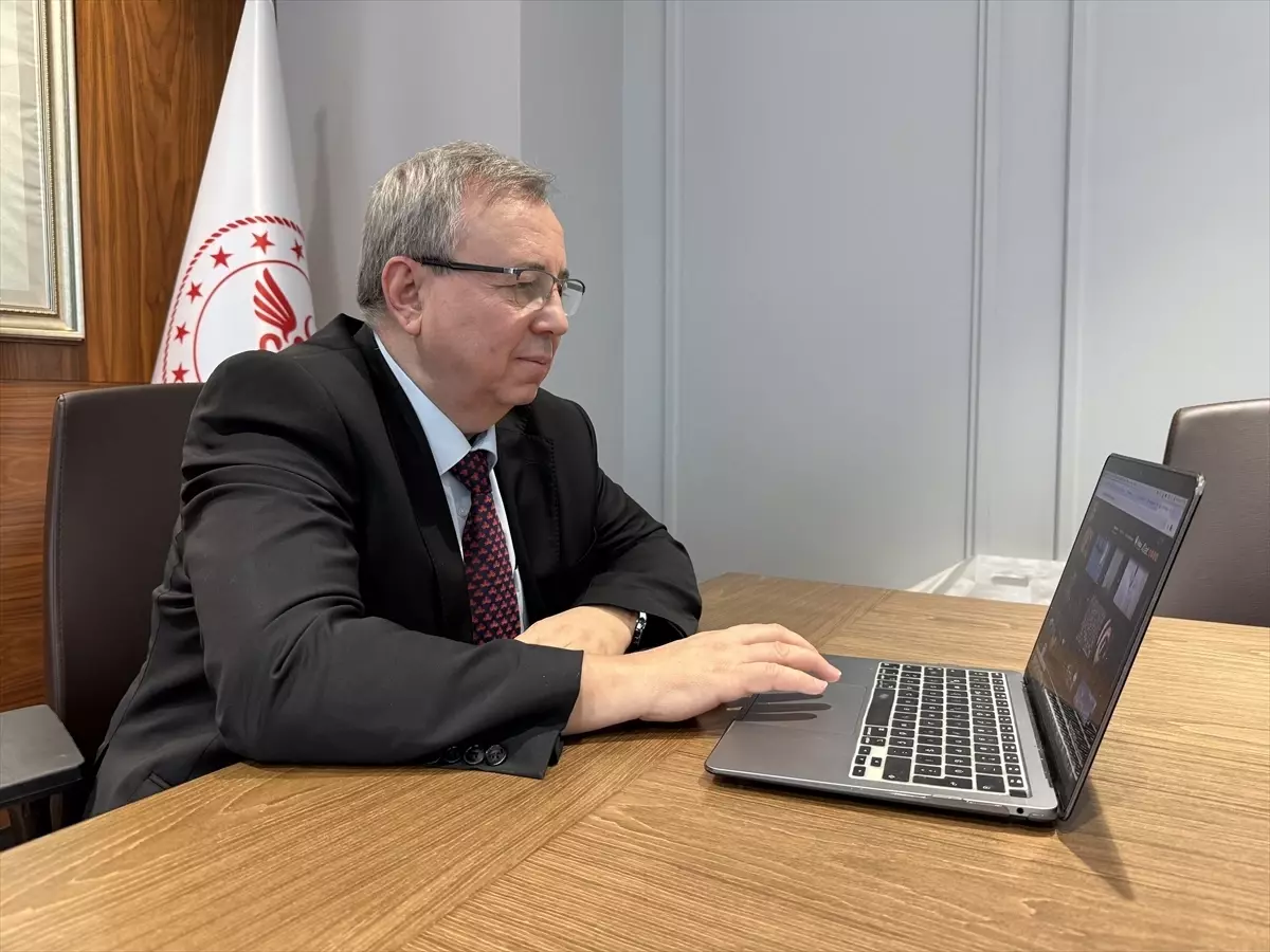 Prof. Dr. Erhan Tabakoğlu, AA’nın Yılın Kareleri Oylamasında Seçtiği Fotoğrafları Değerlendirdi