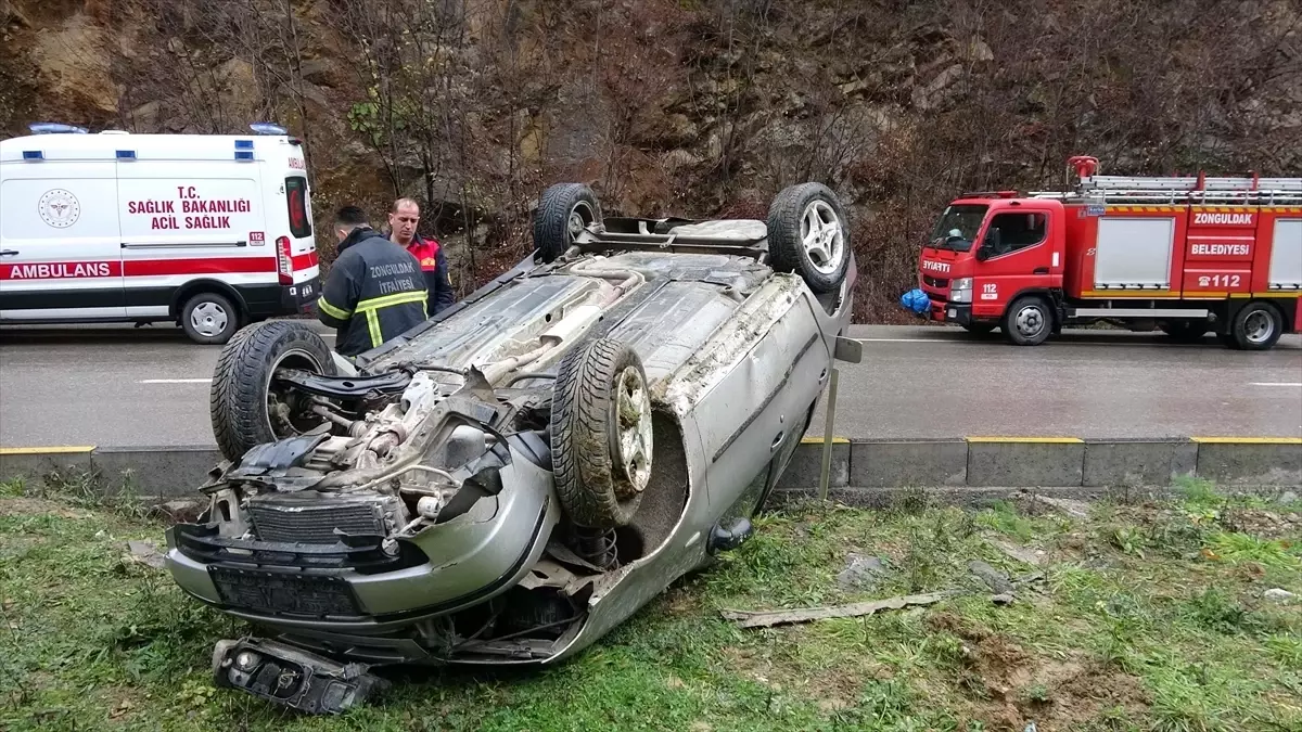 Zonguldak‑Ankara Karayolunda Refüje Çarpan Araçta 3 Kişi Yaralandı