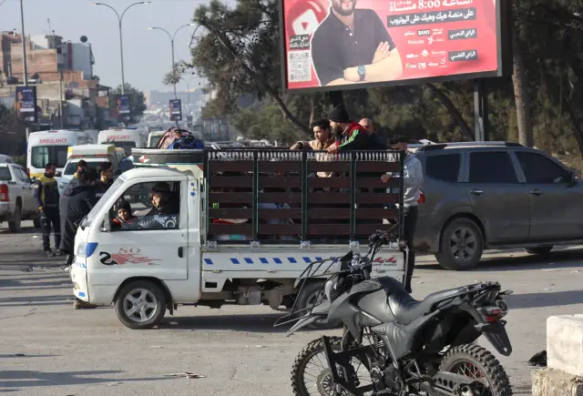 Tahliye noktalarında yardım dağıtımı