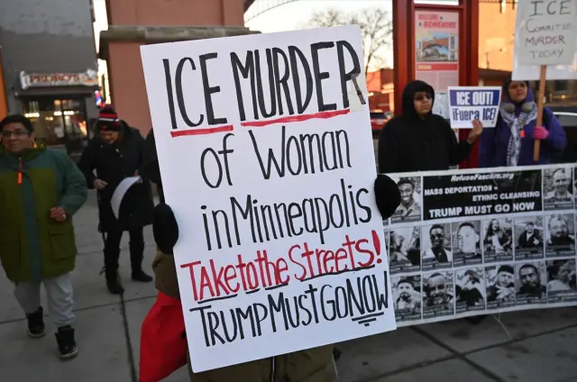 Protesto sonrası temizlik çalışması