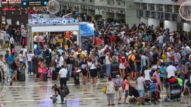 Antalya Havalimanı'nda uçak hareketliliği