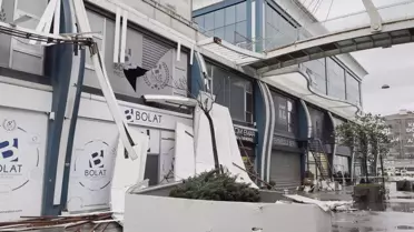 Avcılar iş merkezinin çatı hasarı