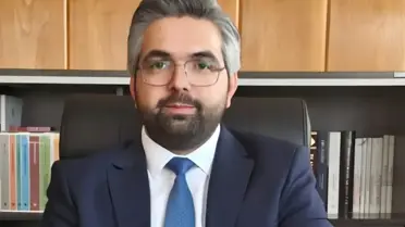 Baskil’de sabah namazı sırasında öğrenciler ve veliler