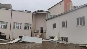 Bilecik’te Şiddetli Rüzgarlar Çatıları Uçurdu, Ağaçlar Devrildi