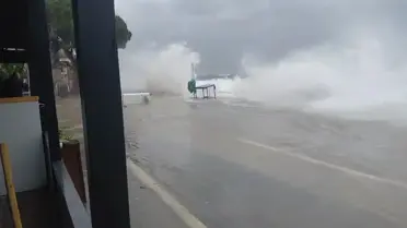 Bursa’da fırtına sonrası çatıların uçtuğu an