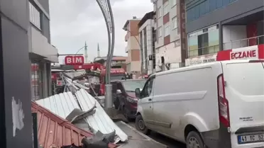 Kocaeli'de Şiddetli Rüzgar Çatı Parçasını Sokakta Uçurdu