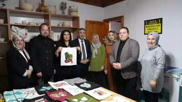 Kadın El İşleri Atölyesi'nde grup başkanvekilleri ve kursiyerler