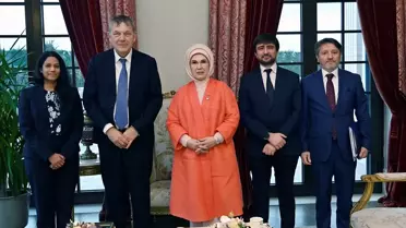 Toplantı sırasında Emine Erdoğan ve Philippe Lazzarini