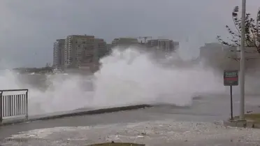 Zeytinburnu sahilinde fırtına sonrası deniz manzarası