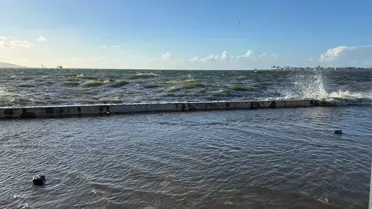 İzmir kıyısında yükselen deniz seviyesi