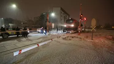 Lokomotifin çarptığı genç