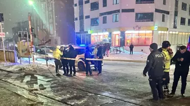 Kars'ta çarpışma sonrası tren ve yaralı genç