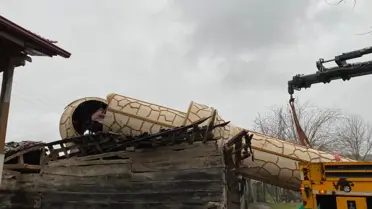 Kocaeli'de fırtına sırasında devrilen cami minaresi