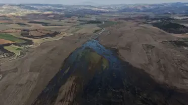 Demirköprü Barajı'nda ortaya çıkan tarihi cami minaresi