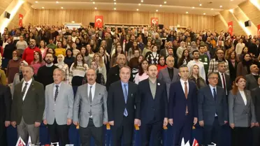 Etkinlikte Yeşilay Başkanı Mehmet Dinç'in fotoğrafı