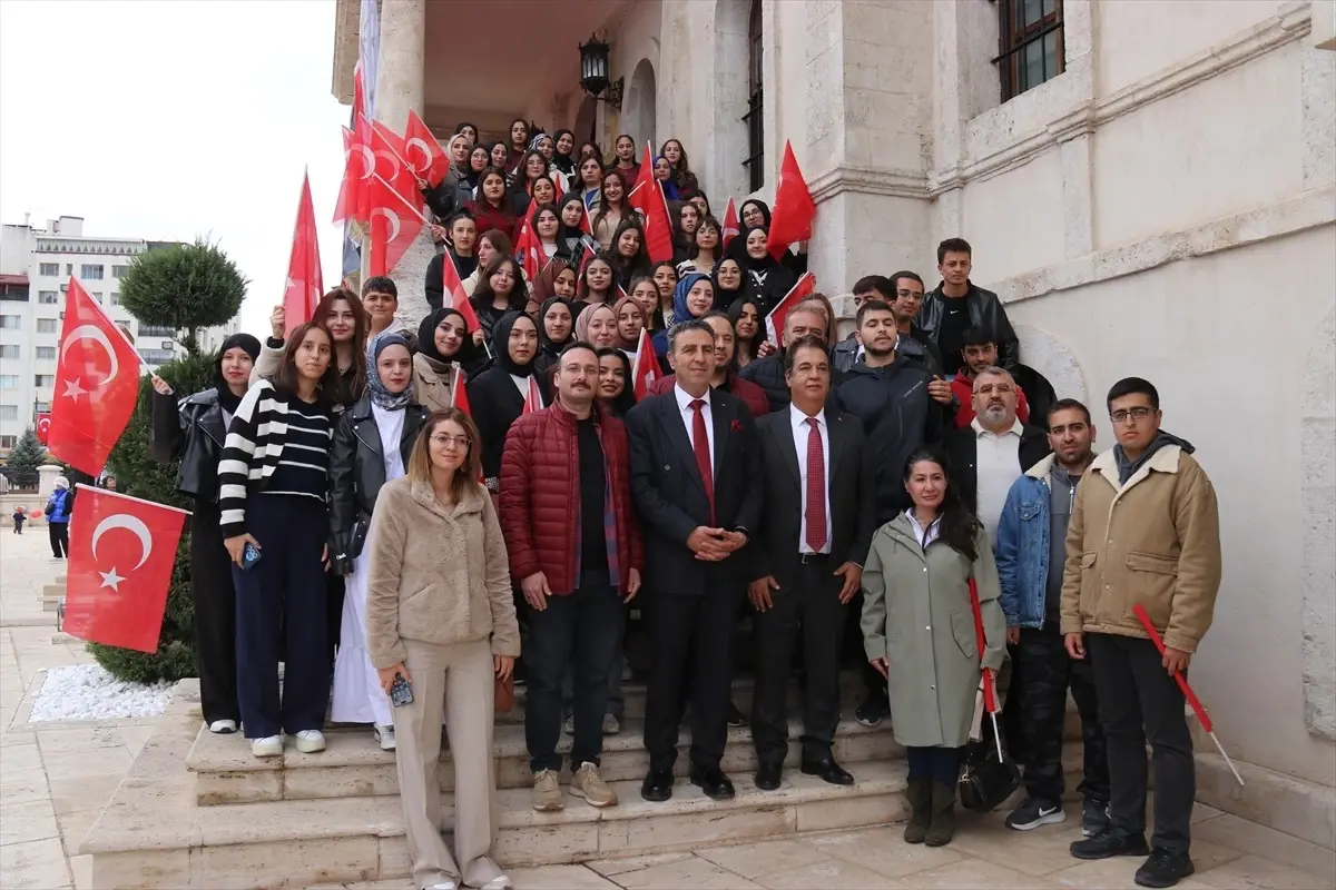 Hafik Kamer Örnek MYO Öğrencileri Sivas’ın Tarihi Mekanlarını Keşfediyor