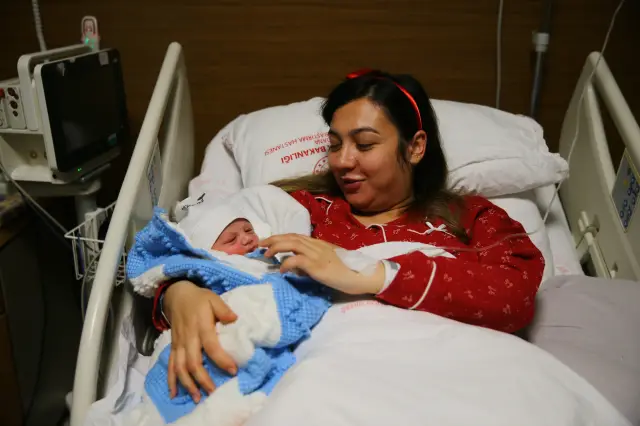 Alya ve Arya yeni yıl kutlaması